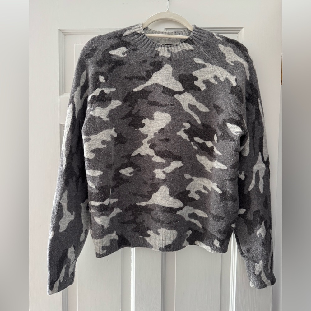 Banana Republic Gray Knit Crewneck Sweater
